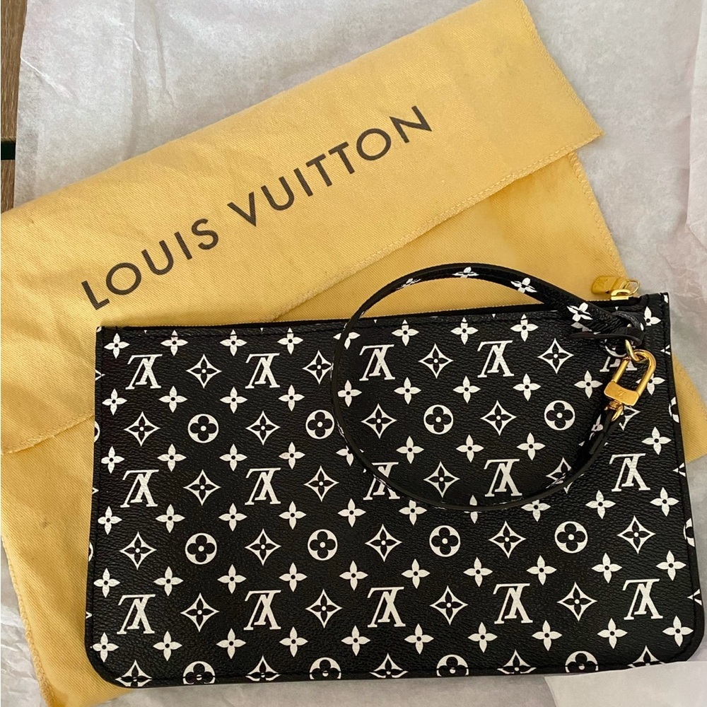 LV Pouch